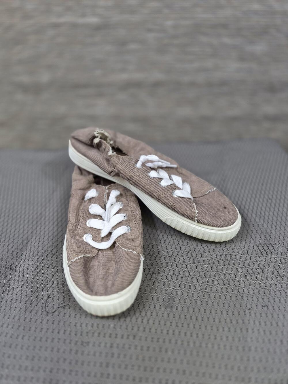 Hey Dude Shoes Womens Size 9 Brown Corduroy Lace Up Low Top Walking Sneakers